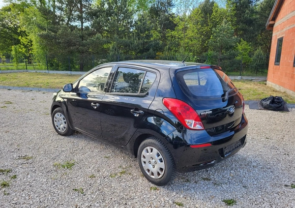 Hyundai i20 cena 18800 przebieg: 80457, rok produkcji 2013 z Opoczno małe 326